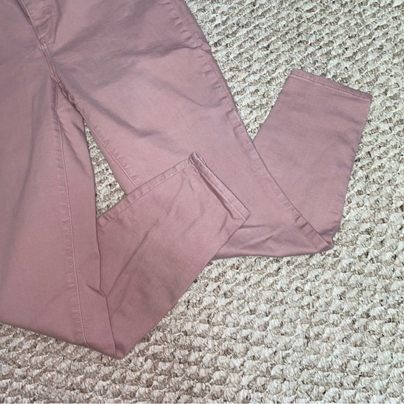 2 for $20 or 5 for $40
TALBOTS JEANS - SIZE 8 - Picture 5 of 11